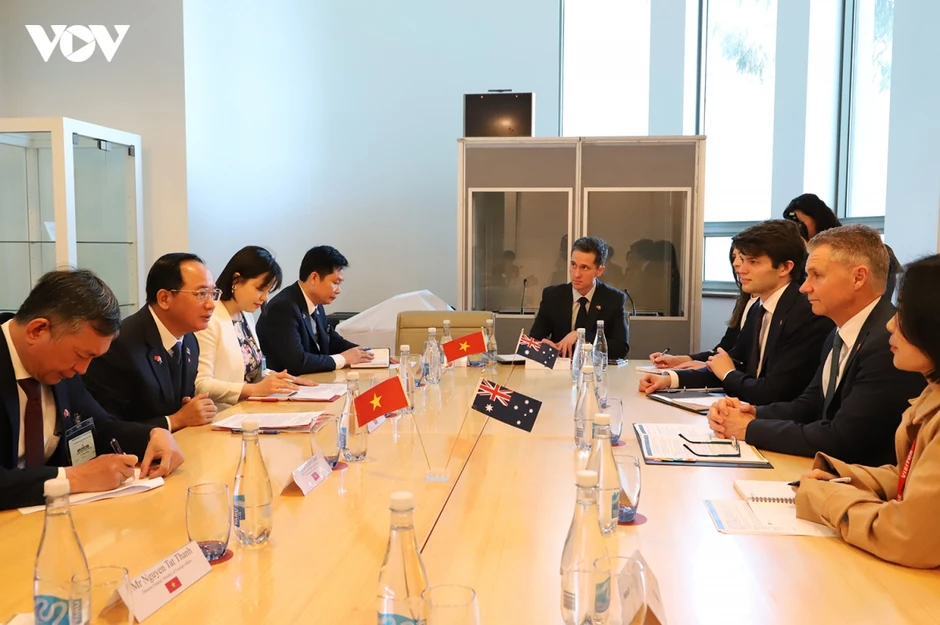Trưởng Ban Tuyên giáo Trung ương Trịnh Văn Quyết gặp Đồng Bộ trưởng Australia Trưởng Ban Tuyên giáo Trung ương Trịnh Văn Quyết gặp Đồng Bộ trưởng Australia