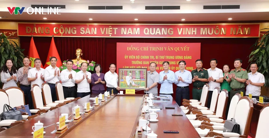 Trưởng Ban Tuyên giáo Trung ương Trịnh Văn Quyết: Quảng Ninh có nhiều điều kiện để trở thành hình mẫu cho cả nước