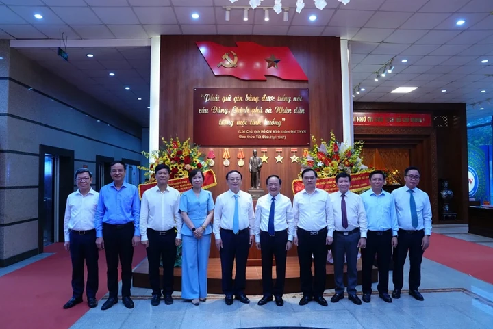 Trưởng Ban Tuyên giáo và Dân vận Trung ương: Báo chí cần có cách làm mới, tư duy sáng tạo Trưởng Ban Tuyên giáo và Dân vận Trung ương: Báo chí cần có cách làm mới, tư duy sáng tạo