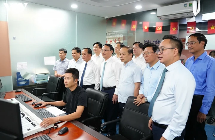 Trưởng Ban Tuyên giáo và Dân vận Trung ương: Báo chí cần có cách làm mới, tư duy sáng tạo Trưởng Ban Tuyên giáo và Dân vận Trung ương: Báo chí cần có cách làm mới, tư duy sáng tạo