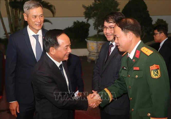 Trưởng Ban Tuyên giáo và Dân vận Trung ương gặp gỡ cộng đồng người Việt Nam tại Campuchia Trưởng Ban Tuyên giáo và Dân vận Trung ương gặp gỡ cộng đồng người Việt Nam tại Campuchia