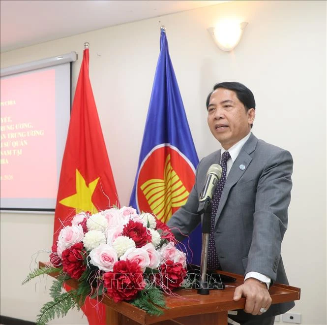 Trưởng Ban Tuyên giáo và Dân vận Trung ương gặp gỡ cộng đồng người Việt Nam tại Campuchia Trưởng Ban Tuyên giáo và Dân vận Trung ương gặp gỡ cộng đồng người Việt Nam tại Campuchia