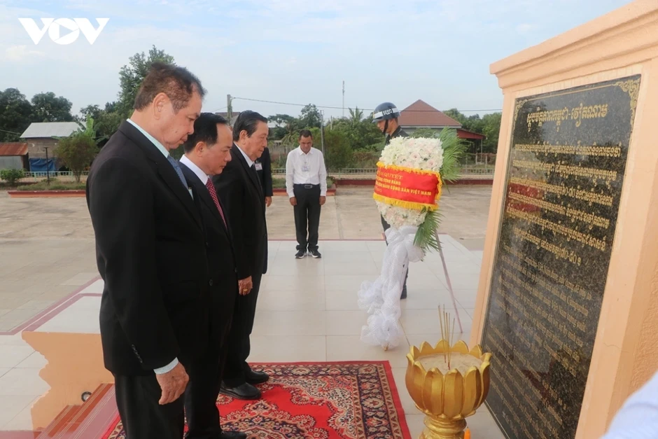 Trưởng Ban Tuyên giáo và Dân vận Trung ương làm việc tại tỉnh Siem Reap, Campuchia Trưởng Ban Tuyên giáo và Dân vận Trung ương làm việc tại tỉnh Siem Reap, Campuchia
