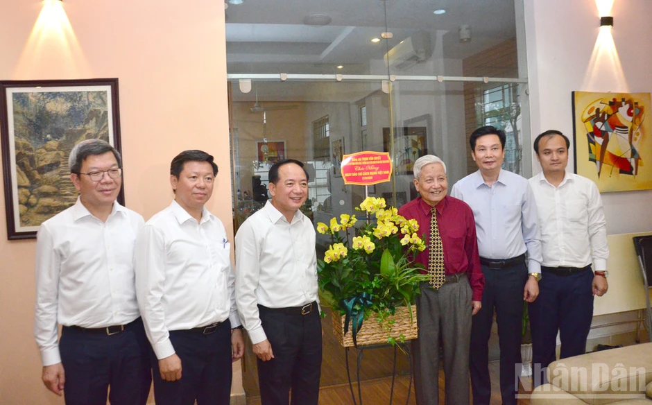 Trưởng ban Tuyên giáo và Dân vận Trung ương thăm, chúc mừng cơ quan báo chí Trưởng ban Tuyên giáo và Dân vận Trung ương thăm, chúc mừng cơ quan báo chí