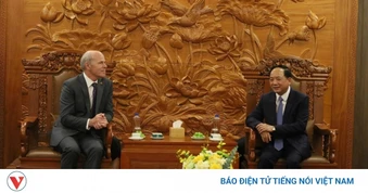 Trưởng Ban Tuyên giáo và Dân vận Trung ương tiếp Đại sứ Canada tại Việt Nam