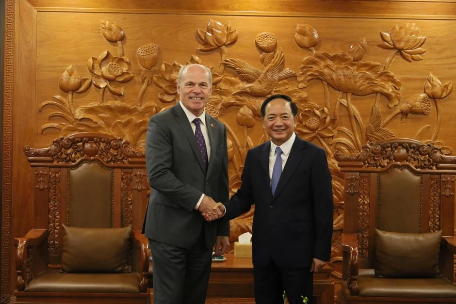 Trưởng Ban Tuyên giáo và Dân vận Trung ương tiếp Đại sứ Canada tại Việt Nam Trưởng Ban Tuyên giáo và Dân vận Trung ương tiếp Đại sứ Canada tại Việt Nam