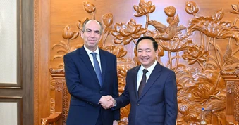 Trưởng Ban Tuyên giáo và Dân vận Trung ương Trịnh Văn Quyết tiếp Đại sứ Cuba tại Việt Nam