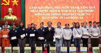 Trưởng Ban Tuyên giáo và Dân vận Trung ương Trịnh Văn Quyết tiếp xúc cử tri tại Tuyên Quang
