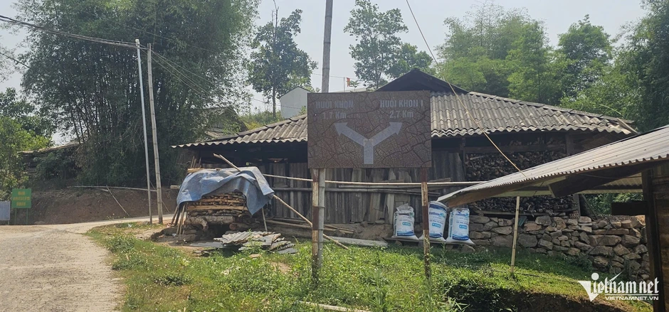 Trưởng công an xã nói tiếng Mông, đánh nhau với 'ma rừng' bằng 'vũ khí' đặc biệt Trưởng công an xã nói tiếng Mông, đánh nhau với 'ma rừng' bằng 'vũ khí' đặc biệt