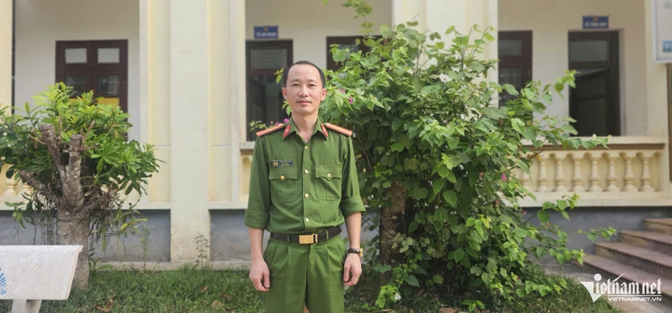 Trưởng công an xã nói tiếng Mông, đánh nhau với 'ma rừng' bằng 'vũ khí' đặc biệt Trưởng công an xã nói tiếng Mông, đánh nhau với 'ma rừng' bằng 'vũ khí' đặc biệt