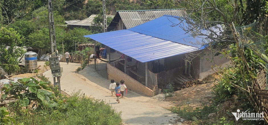 Trưởng công an xã nói tiếng Mông, đánh nhau với 'ma rừng' bằng 'vũ khí' đặc biệt Trưởng công an xã nói tiếng Mông, đánh nhau với 'ma rừng' bằng 'vũ khí' đặc biệt