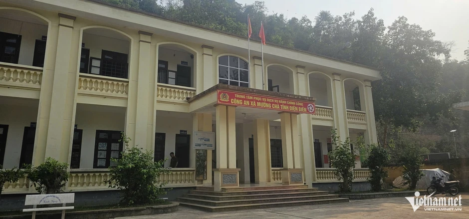 Trưởng công an xã nói tiếng Mông, đánh nhau với 'ma rừng' bằng 'vũ khí' đặc biệt Trưởng công an xã nói tiếng Mông, đánh nhau với 'ma rừng' bằng 'vũ khí' đặc biệt