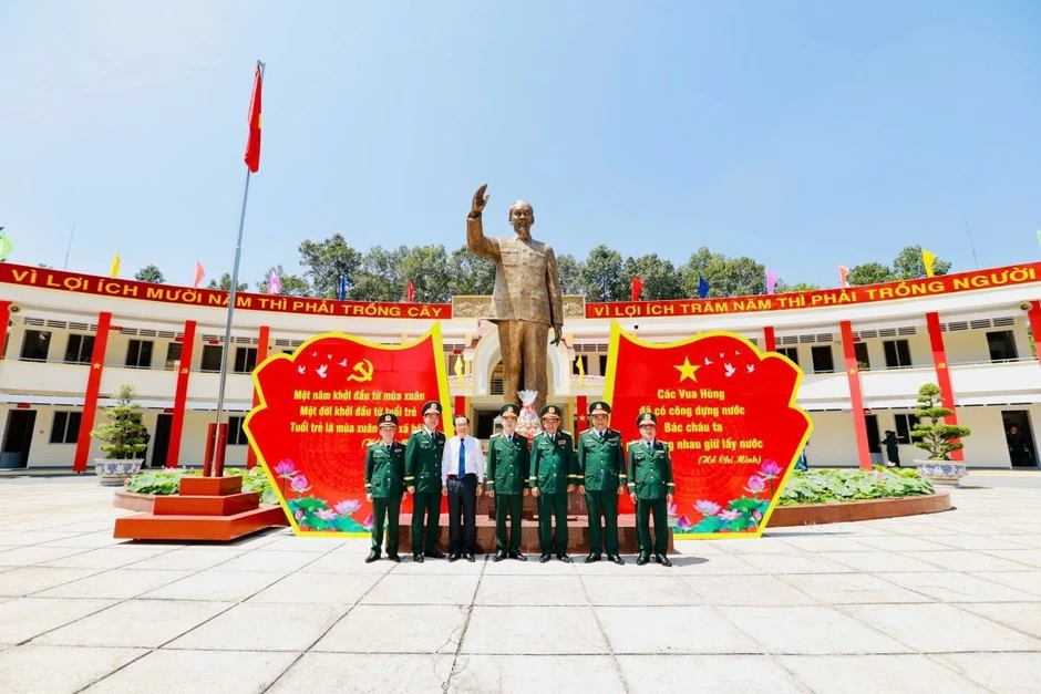 Trường Thiếu sinh quân miền Nam đặc biệt quan tâm trẻ mồ côi do COVID-19 Trường Thiếu sinh quân miền Nam đặc biệt quan tâm trẻ mồ côi do COVID-19
