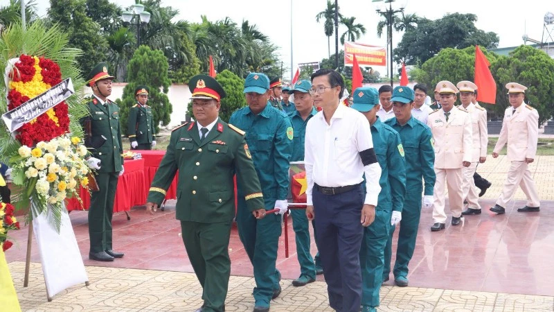 Truy điệu, an táng 2 hài cốt liệt sĩ tại Nghĩa trang liệt sĩ xã Krông Bông Truy điệu, an táng 2 hài cốt liệt sĩ tại Nghĩa trang liệt sĩ xã Krông Bông
