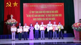 Truy tặng danh hiệu Bà mẹ Việt Nam Anh hùng và trao tặng Huân chương Lao động cho nhiều cá nhân tỉnh Đắk Lắk