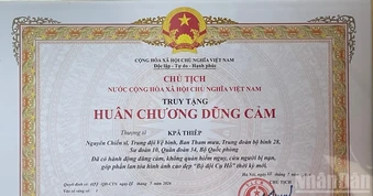 Truy tặng Huân chương Dũng cảm cho Thượng sĩ Kpă Thiêp