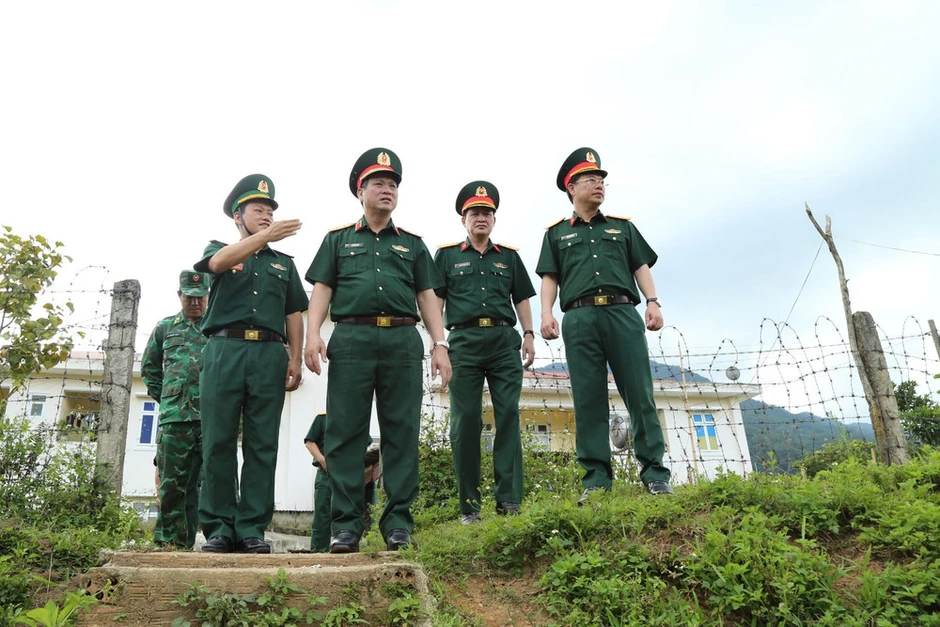 Tư lệnh Quân khu 5 kiểm tra, nắm tình hình các đơn vị biên giới Tư lệnh Quân khu 5 kiểm tra, nắm tình hình các đơn vị biên giới