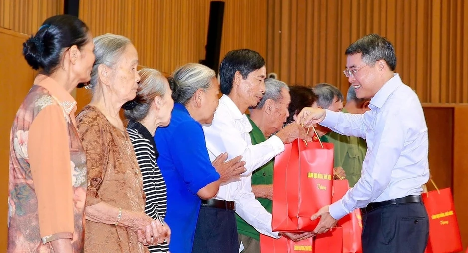 Tuần tới sẽ có nghị định nâng ngưỡng tính thuế của hộ kinh doanh lên 1 tỷ đồng/năm Tuần tới sẽ có nghị định nâng ngưỡng tính thuế của hộ kinh doanh lên 1 tỷ đồng/năm