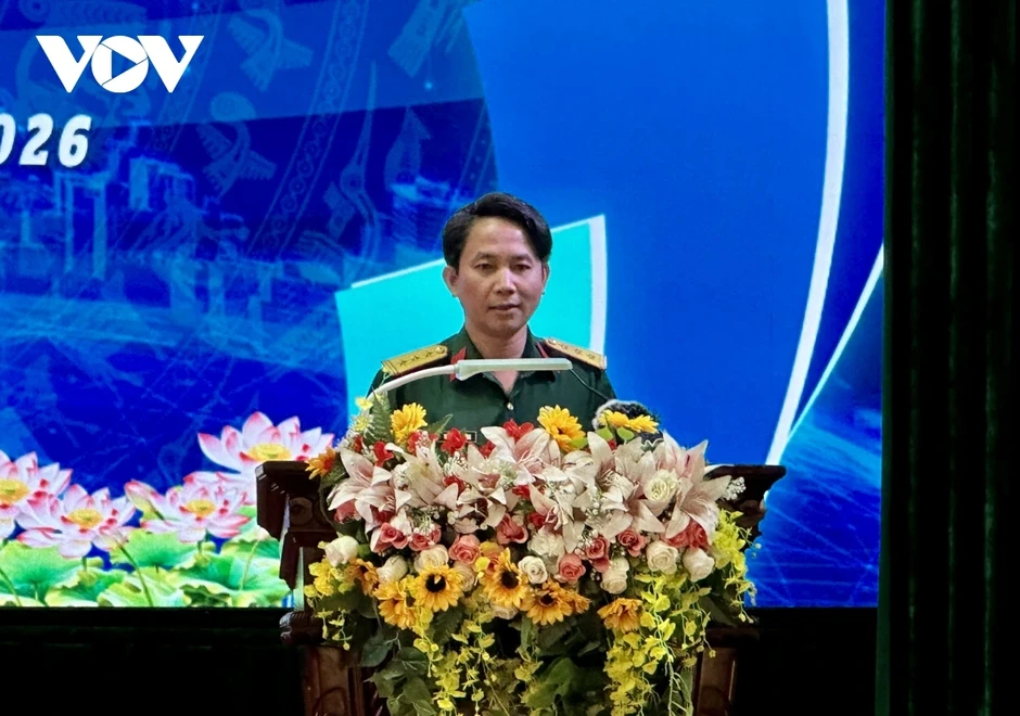 Tuổi trẻ lực lượng vũ trang vững bước dưới cờ Đảng Tuổi trẻ lực lượng vũ trang vững bước dưới cờ Đảng