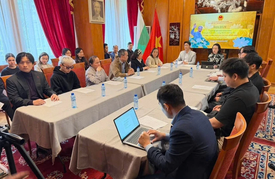 Tuổi trẻ Việt Nam tại Bulgaria học tập và làm theo tư tưởng, đạo đức, phong cách Hồ Chí Minh Tuổi trẻ Việt Nam tại Bulgaria học tập và làm theo tư tưởng, đạo đức, phong cách Hồ Chí Minh