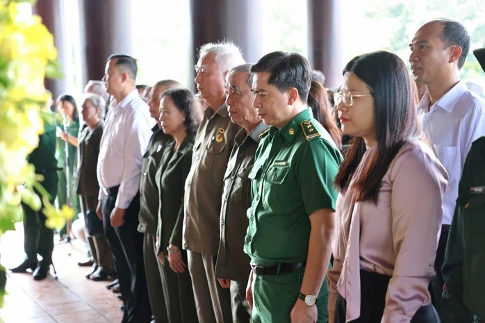 Tưởng nhớ 99 liệt sĩ Thanh niên xung phong hy sinh trên chiến trường biên giới Tây Nam Tưởng nhớ 99 liệt sĩ Thanh niên xung phong hy sinh trên chiến trường biên giới Tây Nam