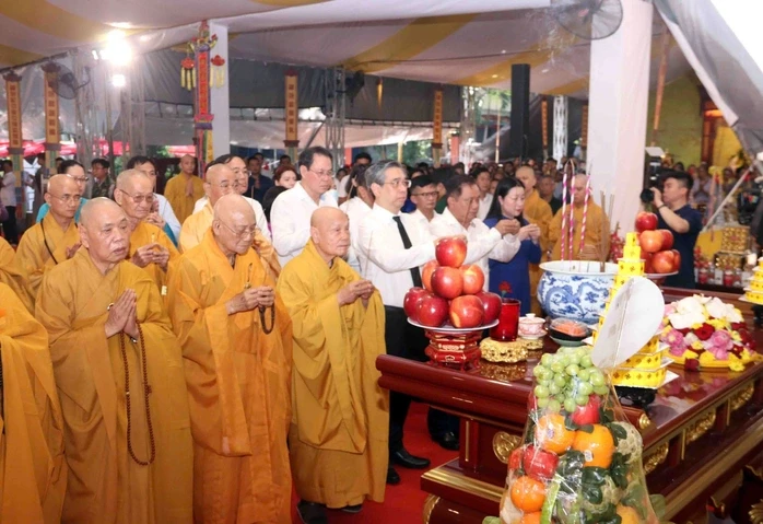 Tưởng niệm liệt sĩ, đồng bào hy sinh trong Chiến dịch Mậu Thân 1968 Tưởng niệm liệt sĩ, đồng bào hy sinh trong Chiến dịch Mậu Thân 1968