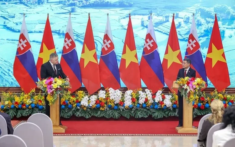 Tuyên bố chung về thiết lập quan hệ đối tác chiến lược giữa Việt Nam và Slovakia Tuyên bố chung về thiết lập quan hệ đối tác chiến lược giữa Việt Nam và Slovakia
