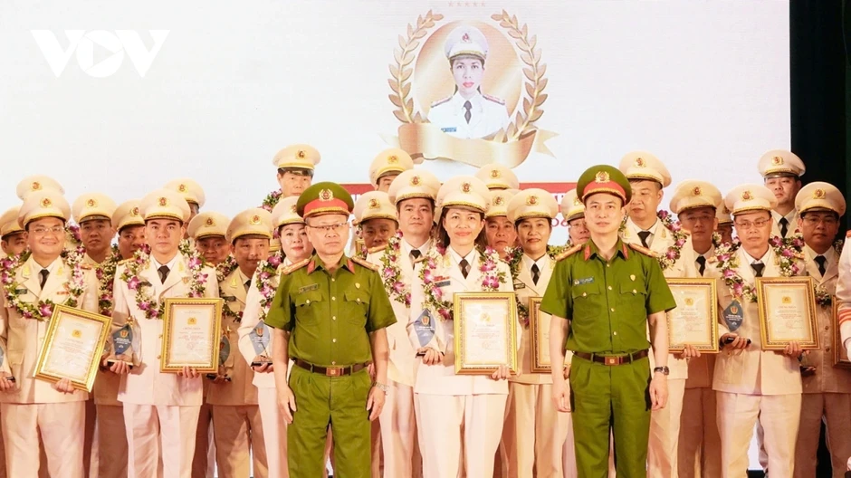 Tuyên dương 80 cá nhân, tập thể tiêu biểu của Cục C06, Bộ Công an Tuyên dương 80 cá nhân, tập thể tiêu biểu của Cục C06, Bộ Công an