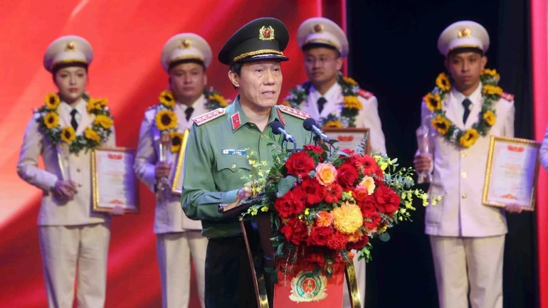 Tuyên dương, trao Giải thưởng “Gương mặt trẻ Công an tiêu biểu” năm 2025 Tuyên dương, trao Giải thưởng “Gương mặt trẻ Công an tiêu biểu” năm 2025