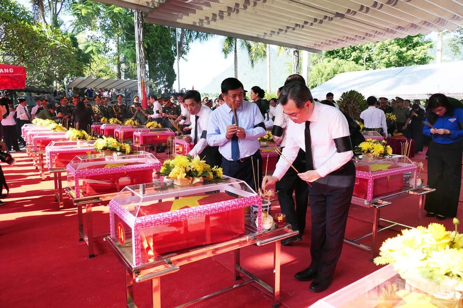 Tuyên Quang tổ chức Lễ truy điệu và an táng hài cốt liệt sĩ Tuyên Quang tổ chức Lễ truy điệu và an táng hài cốt liệt sĩ