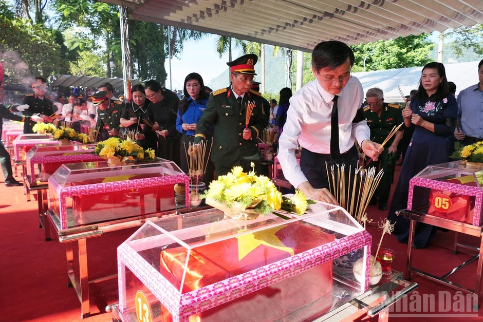 Tuyên Quang tổ chức Lễ truy điệu và an táng hài cốt liệt sĩ Tuyên Quang tổ chức Lễ truy điệu và an táng hài cốt liệt sĩ