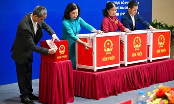 Tỷ lệ cử tri đi bỏ phiếu đạt 99,38% - Báo TinVina