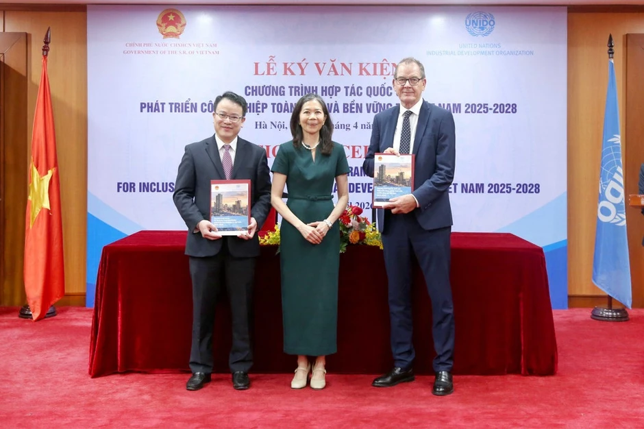 UNIDO và Việt Nam ký kết Chương trình Hợp tác quốc gia về thúc đẩy công nghiệp xanh, tuần hoàn và toàn diện UNIDO và Việt Nam ký kết Chương trình Hợp tác quốc gia về thúc đẩy công nghiệp xanh, tuần hoàn và toàn diện
