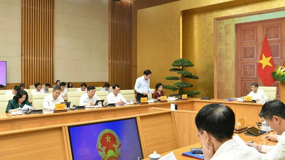 Ưu tiên nguồn lực xây dựng, hoàn thiện thể chế, chính sách, triển khai tốt các nhiệm vụ trọng tâm Ưu tiên nguồn lực xây dựng, hoàn thiện thể chế, chính sách, triển khai tốt các nhiệm vụ trọng tâm