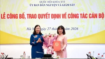 Ủy ban Dân nguyện và Giám sát trao quyết định về công tác cán bộ