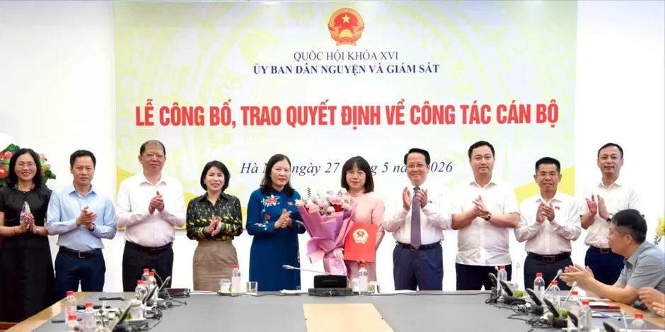 Ủy ban Dân nguyện và Giám sát trao quyết định về công tác cán bộ Ủy ban Dân nguyện và Giám sát trao quyết định về công tác cán bộ
