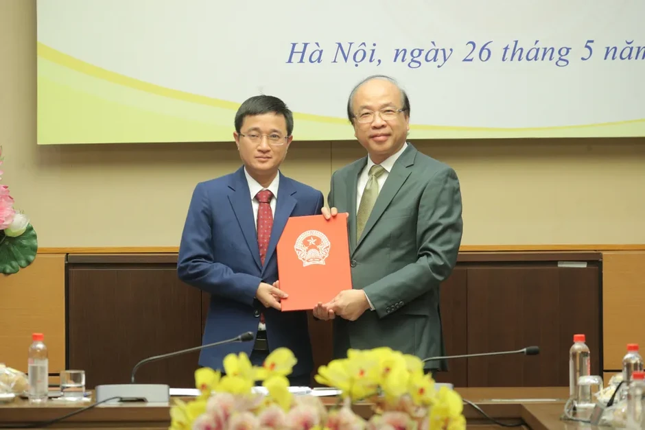Ủy ban Pháp luật và Tư pháp công bố, trao quyết định về công tác cán bộ Ủy ban Pháp luật và Tư pháp công bố, trao quyết định về công tác cán bộ