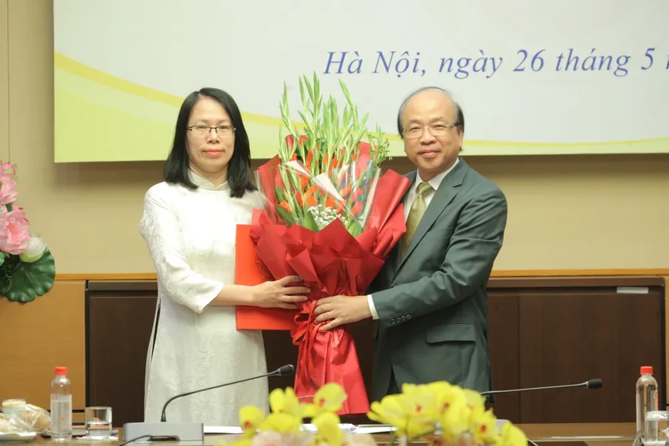 Ủy ban Pháp luật và Tư pháp công bố, trao quyết định về công tác cán bộ Ủy ban Pháp luật và Tư pháp công bố, trao quyết định về công tác cán bộ
