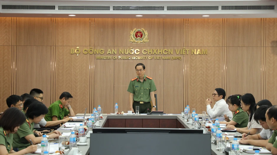 Vai trò của lực lượng Công an nhân dân trong việc bảo đảm quyền của người Việt Nam ở nước ngoài Vai trò của lực lượng Công an nhân dân trong việc bảo đảm quyền của người Việt Nam ở nước ngoài