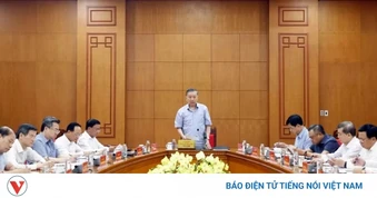 Vận dụng đúng phương pháp cách mạng trong đấu tranh phòng, chống tự diễn biến, tự chuyển hóa
