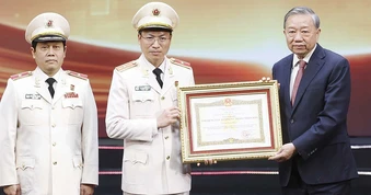 Văn phòng Bộ Công an nhận danh hiệu Anh hùng