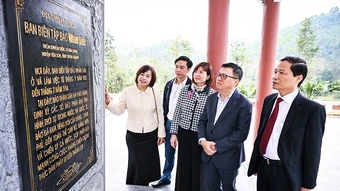 Về nguồn góp lửa