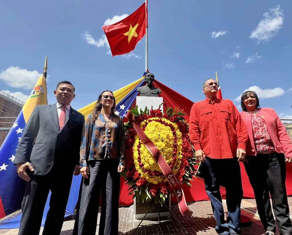 Venezuela tổ chức trọng thể Lễ kỷ niệm 136 năm Ngày sinh Chủ tịch Hồ Chí Minh Venezuela tổ chức trọng thể Lễ kỷ niệm 136 năm Ngày sinh Chủ tịch Hồ Chí Minh