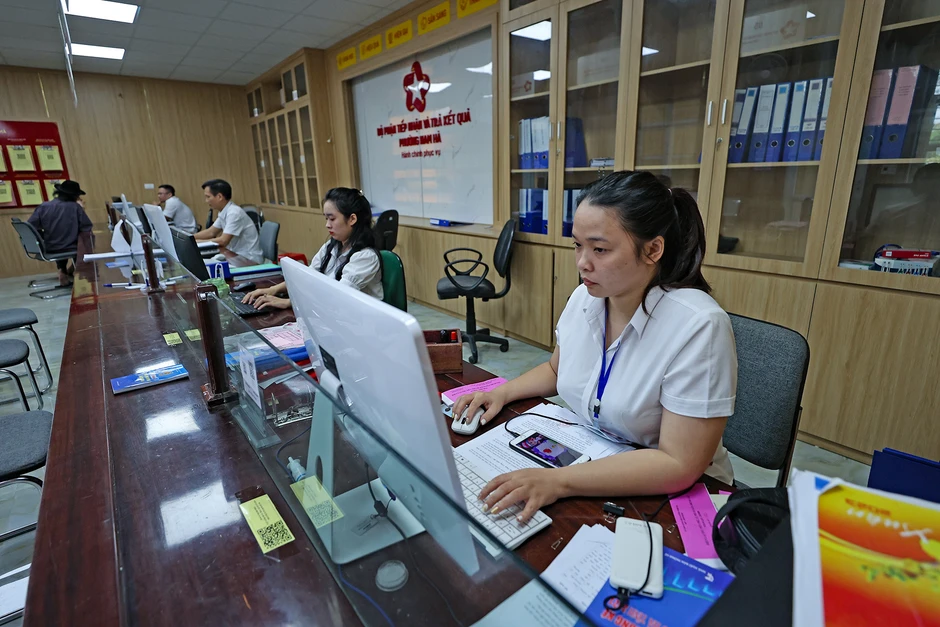 Viên chức công tác hơn 5 năm có đủ điều kiện vào công chức?
