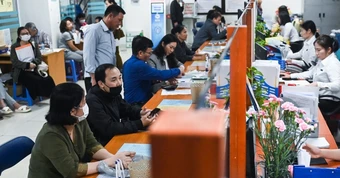 Viên chức muốn hưởng lương chuyên viên phải đáp ứng điều kiện gì?