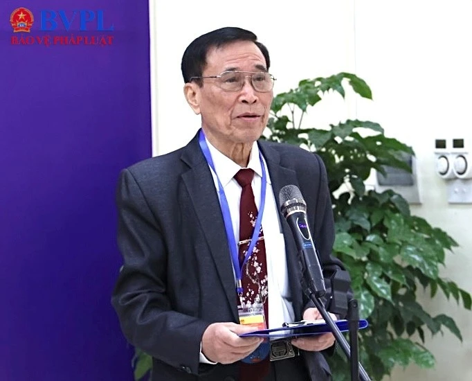 Viện trưởng Viện KSND tối cao Nguyễn Huy Tiến bỏ phiếu bầu cử tại Hà Nội Viện trưởng Viện KSND tối cao Nguyễn Huy Tiến bỏ phiếu bầu cử tại Hà Nội