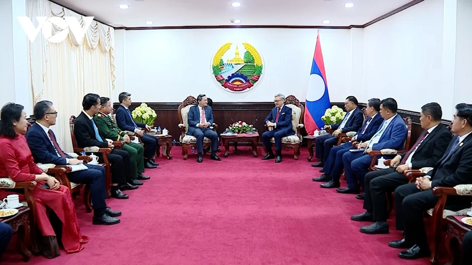 Việt Nam chúc mừng các lãnh đạo cấp cao Lào