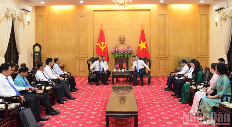 Việt Nam-Lào thúc đẩy hợp tác nghiên cứu khoa học và tư vấn chính sách Việt Nam-Lào thúc đẩy hợp tác nghiên cứu khoa học và tư vấn chính sách