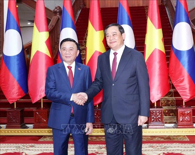 Việt Nam luôn coi trọng và dành ưu tiên hàng đầu mối quan hệ đặc biệt với Lào Việt Nam luôn coi trọng và dành ưu tiên hàng đầu mối quan hệ đặc biệt với Lào