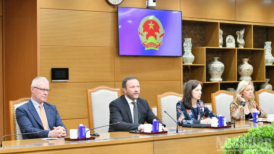 Việt Nam luôn coi trọng việc củng cố và phát triển quan hệ với Estonia Việt Nam luôn coi trọng việc củng cố và phát triển quan hệ với Estonia